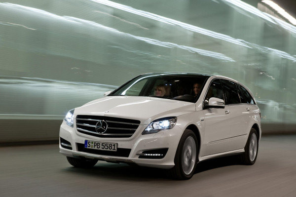 Ngeri, 292.000 Mobil Lama Mercedes Bermasalah karena Karat di Booster Rem