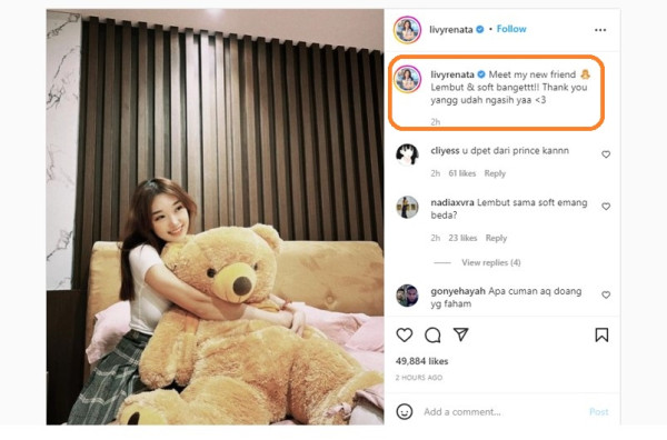Jawab Penasaran Netizen, Livy Ungkap Asal Usul Boneka Beruang Kesayangan