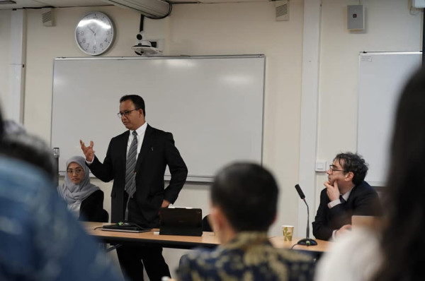 Anies Dosen Tamu di Sciences Po Paris, Beberkan Keberhasilan Integrasi Transportasi Jakarta
