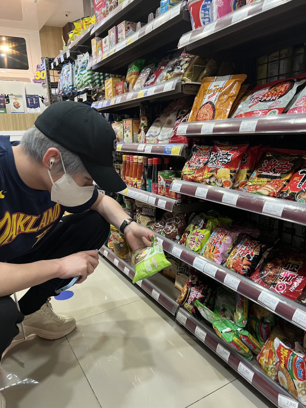 Heboh Chenle NCT Dream Jajan Mi Instan di Minimarket Indonesia