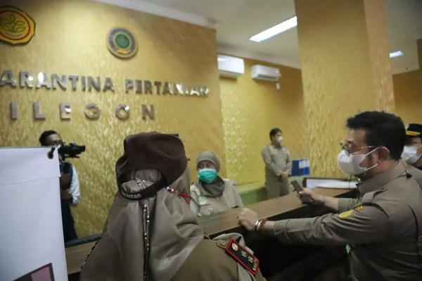 Pastikan Lalu Lintas Sapi Antar Area Aman, Mentan Turun Langsung