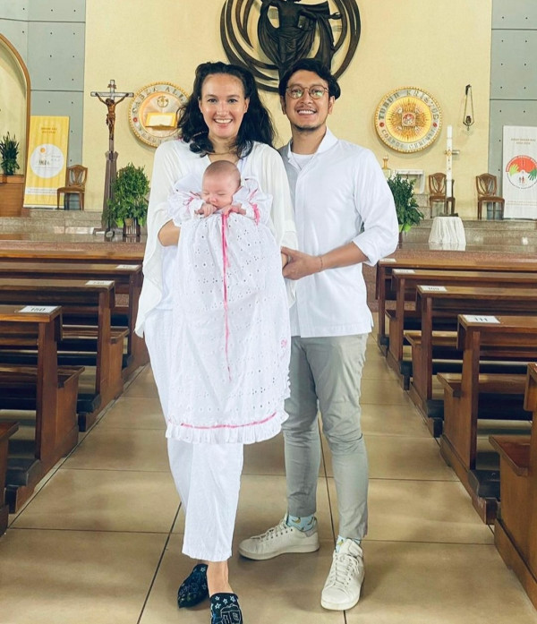 Anak Dimas Anggara Dibaptis, Nadine Chandrawinata Tulis Doa Menyentuh
