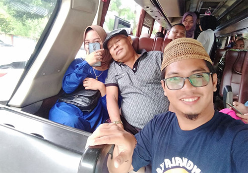 Potret Fia Barlanti dan Haji Sondani Liburan Bareng setelah Menikah, Mesra bak ABG