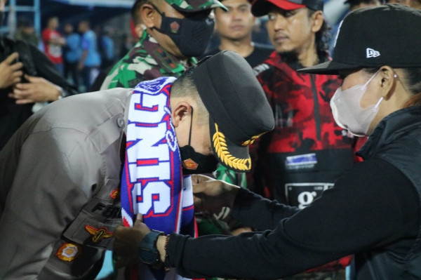 30 Ribu Aremania Jadi Saksi Kapolres Malang Sam Ferli Dinobatkan Sebagai Warga Kehormatan