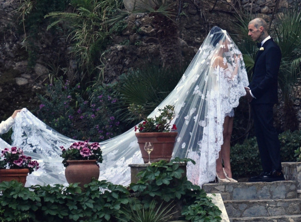 Kourtney Kardashian dan Travis Barker Menikah di Italia, Intip Potret Mewahnya
