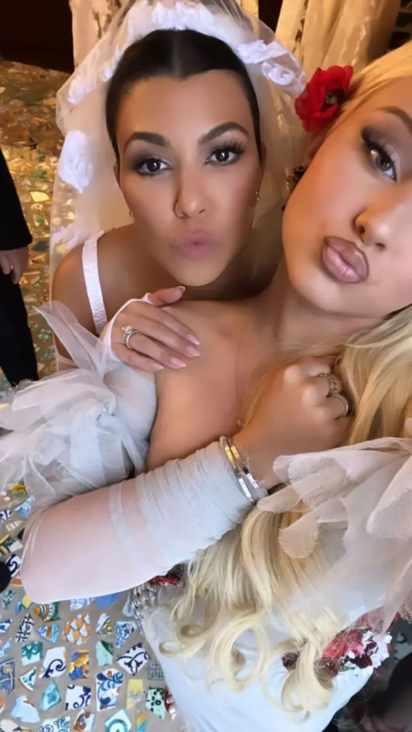 Kourtney Kardashian dan Travis Barker Menikah di Italia, Intip Potret Mewahnya