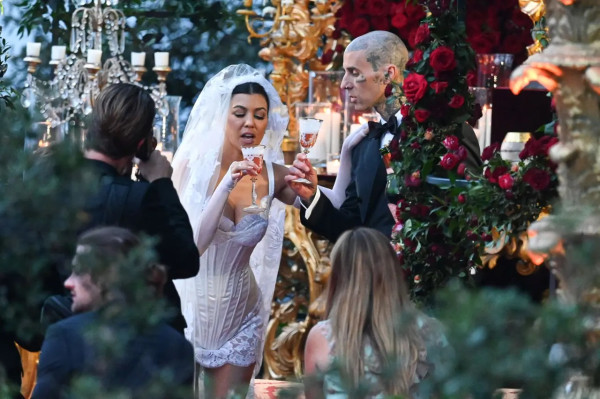 Kourtney Kardashian dan Travis Barker Menikah di Italia, Intip Potret Mewahnya
