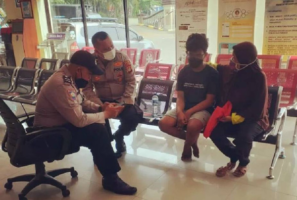 Aksi Heroik 2 Anggota Polres Jakut Gagalkan Bunuh Diri Remaja di JPO Wali Kota