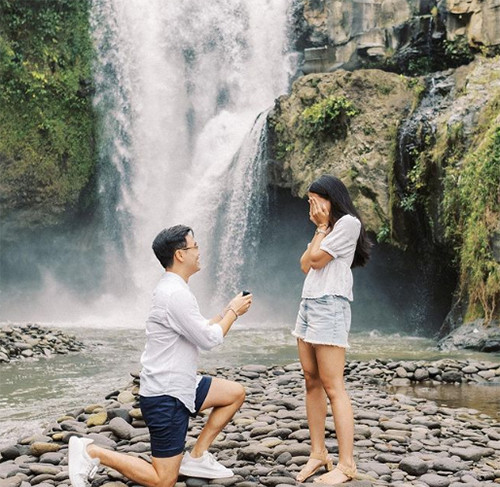 Maudy Ayunda Dilamar Jesse Choi di Bawah Air Terjun, Intip Potret Sweet Mereka!