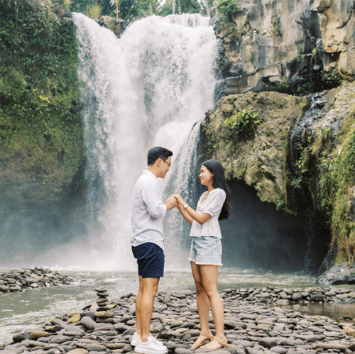 Maudy Ayunda Dilamar Jesse Choi di Bawah Air Terjun, Intip Potret Sweet Mereka!