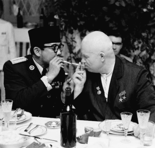 Presiden di Dunia yang Suka Merokok, Nomor 3 Berhenti karena Ketahuan Putrinya