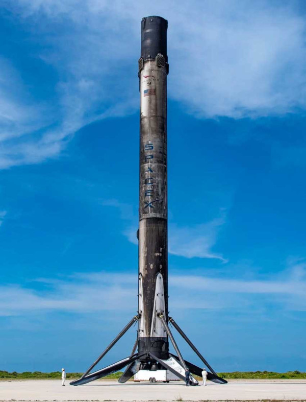 Pertama Kali Elon Musk Pamerkan Bentuk Asli Roket Falcon 9 SpaceX setelah Mendarat di Cape Canaveral
