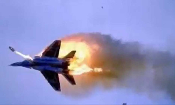 Dihantam Rudal Anti-Pesawat Ukraina, Pengebom Su-34 Rusia Jatuh dengan Mesin Kiri Terbakar
