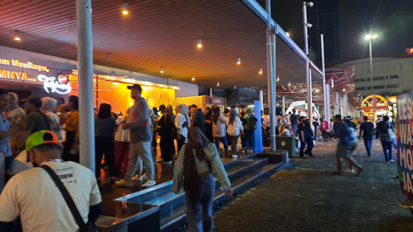 Java Jazz Festival Hari Pertama Diguyur Hujan, Penonton Berhamburan Cari Tempat Berteduh