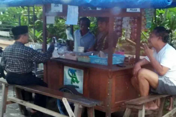 Kesederhanaan Buya Syafii, dari Naik Transportasi Umum hingga Makan di Angkringan