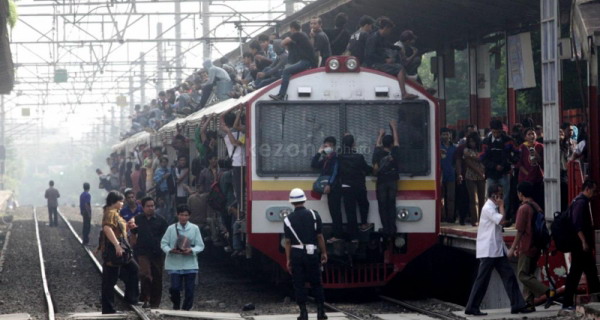 Perbedaan Kondisi KRL Dulu dan Sekarang