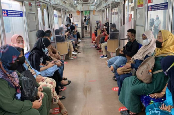 Perbedaan Kondisi KRL Dulu dan Sekarang
