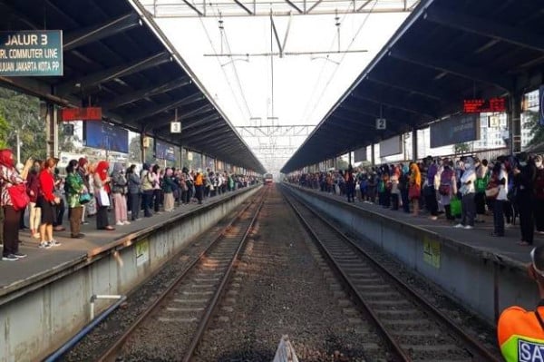 3 Istilah Pengguna KRL Commuter Line, Nomor 2 Terkesan Serem
