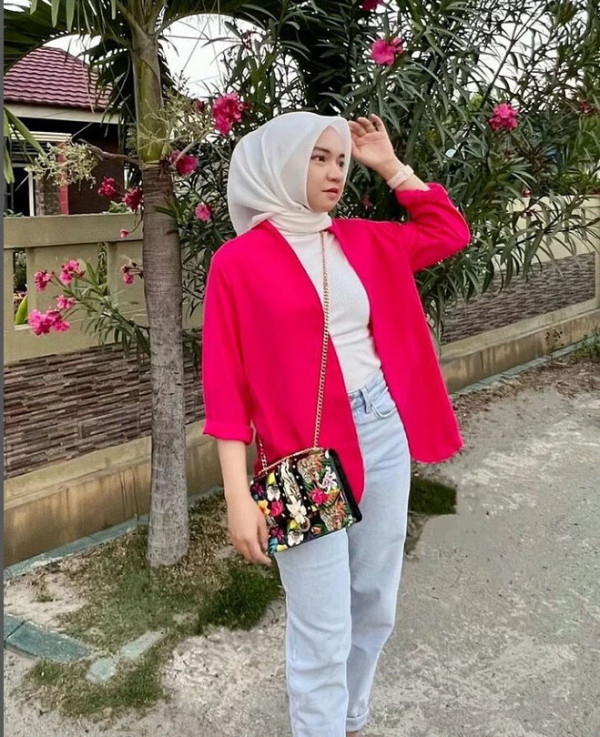 5 Potret Cantik Rismahani, Istri Witan Sulaeman