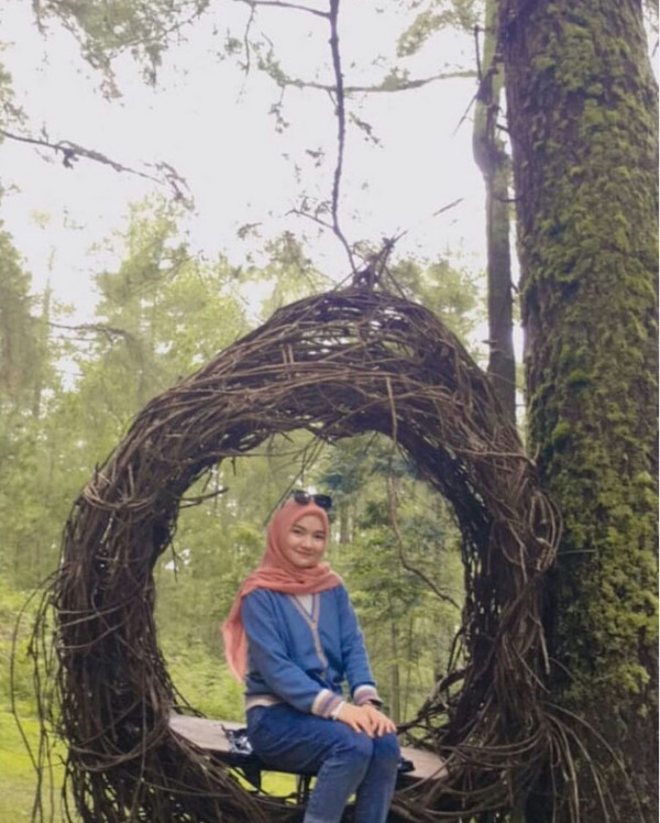 5 Potret Cantik Rismahani, Istri Witan Sulaeman