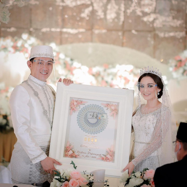 6 Artis Indonesia yang Mahar Pernikahannya Pakai Dollar AS, Nomor 2 Capai Rp1 Miliar