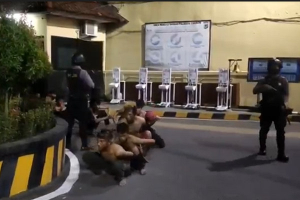 Sikat Penjahat Jalanan, Markas 3 Geng Motor Diobrak-abrik Polresta Cirebon