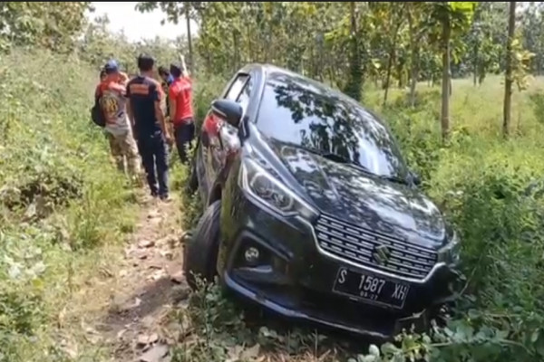 Horor! Ikuti Google Maps, Minibus Berisi 3 Penumpang Masuk Hutan Belantara di Madiun