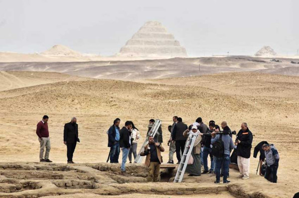 Misi Arkeologi Mesir Temukan 250 Sarkofagus Berisi Mumi dan 150 Patung di Saqqara