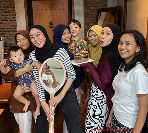 6 Artis Indonesia Ini Dekat dan Kompak dengan ART, Diperlakukan bak Keluarga Sendiri