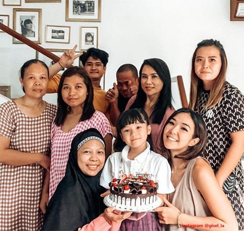 6 Artis Indonesia Ini Dekat dan Kompak dengan ART, Diperlakukan bak Keluarga Sendiri