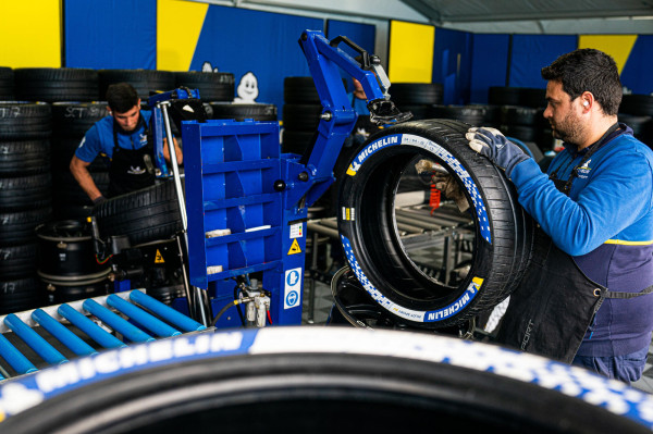 Begini Canggihnya Ban yang Digunakan dalam Ajang Jakarta E-Prix