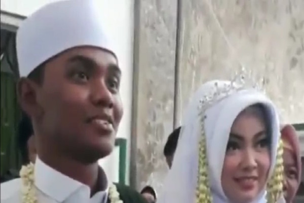 Viral! 22 Pasangan Nikah Massal Tanpa Tahu Jodohnya di Pesantren Darul Falah Sidoarjo