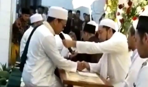 Viral! 22 Pasangan Nikah Massal Tanpa Tahu Jodohnya di Pesantren Darul Falah Sidoarjo