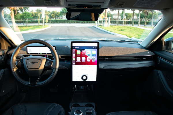 Ini Dia Mobil dengan Layar Hiburan Raksasa, Ada yang Sudah Dijual di Indonesia
