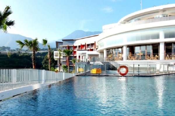 10 Hotel Bernuansa Alam di Jabodetabek, Cocok Buat Staycation