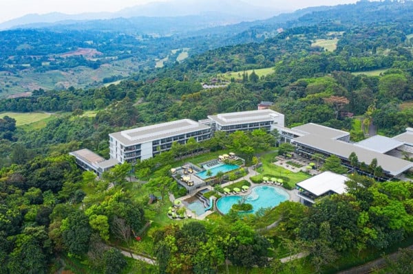 10 Hotel Bernuansa Alam di Jabodetabek, Cocok Buat Staycation