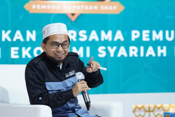 Profil Ustaz Adi Hidayat, Dai dengan Segudang Prestasi dan Karya Tulis