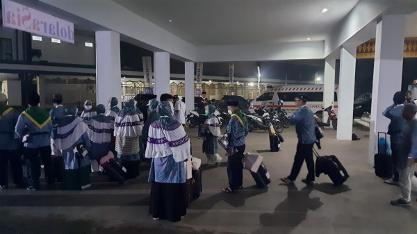 Calhaj Kloter Pertama DKI Berangkat Hari Ini, Begini Suasana di Asrama Haji Pondok Gede