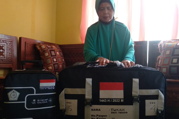 Kisah Tukah, Pembantu Rumah Tangga Menabung 20 Tahun untuk Naik Haji