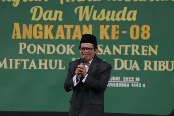 Bupati Winarti Kucurkan Rp100 juta untuk Pembangunan Mushola Pondok Pesantren Miftahul Huda