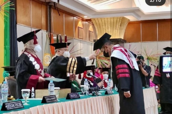 Langganan Jadi Lulusan Terbaik, Jenderal Bintang 2 Ini Raih Doktor dengan Status Cumlaude