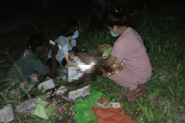 Heroik! 2 Bidan Tolong Persalinan Seorang Ibu di Tengah Pekat Malam Hutan Papua