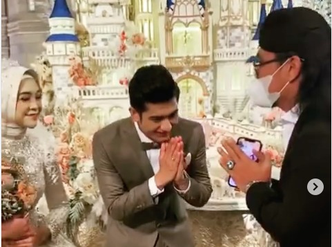 3 Pernikahan Artis Ini Dihadiri Gus Miftah, Siapa Saja dan Apa Nasihatnya?