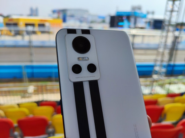 Terinspirasi Mobil Balap, Ini Spesifikasi dan Keunggulan realme GT Neo 3