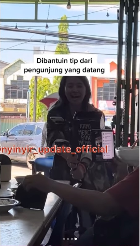 Viral! Pengamen Ini Bawakan Lagu Pelan-pelan Saja di Rumah Makan, Tak Sadar Duet Bareng Tantri Kotak