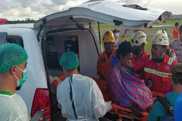 Dramatis! Penampakan Evakuasi 10 Korban Helikopter Jatuh di Mimika Papua