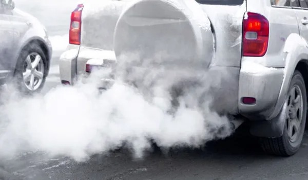 Cara Mengatasi Mobil Keluar Asap Putih dari Knalpot dan Kap Mesin, Jangan Asal-asalan