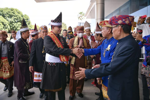 Penuhi Konsumsi Pangan Jakarta, Anies Beli Beras Petani Lampung