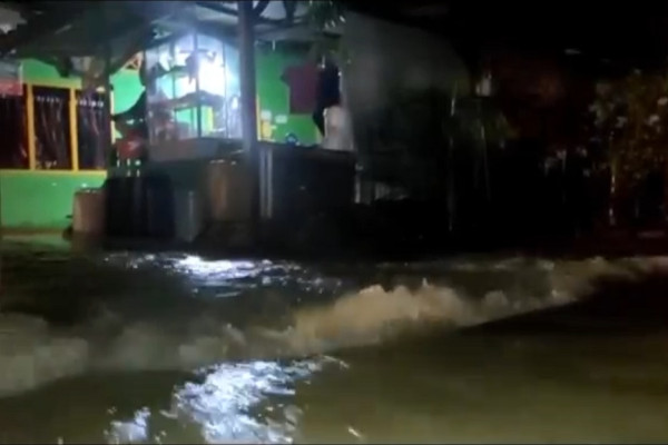 Banjir Rendam Simpang Empat Talang Ubi, Warga Dilanda Kepanikan
