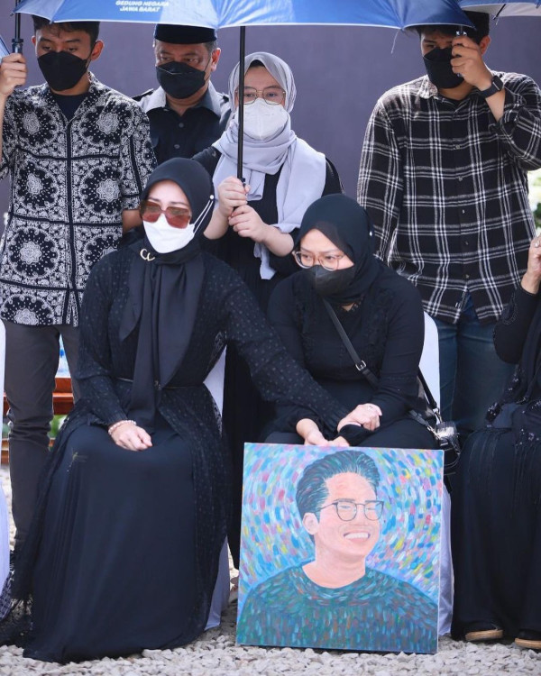 Zara Lukis Wajah Eril, Ungkap Kenangan Manis Bersama sang Kakak